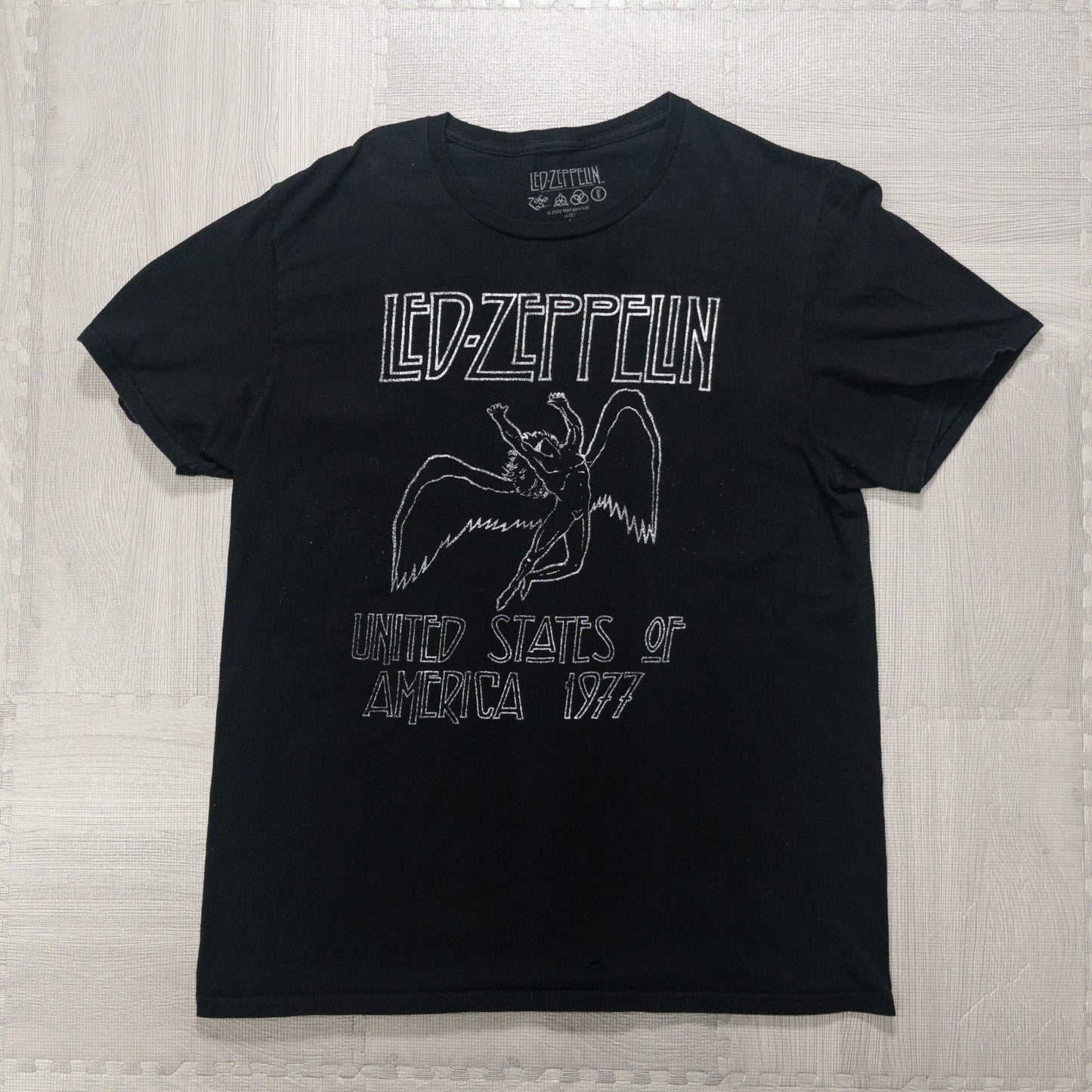 Used clothing wholesale, bulk sale, washed, mixed brand band t-shirts, 12-piece set (S-XXL), including Red Hot Chili Peppers, Kiss, etc.