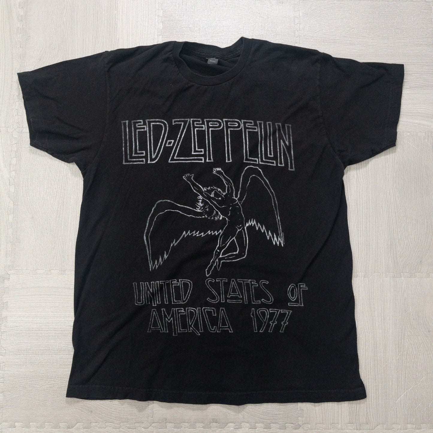 Used clothing wholesale, bulk sale, washed, mixed brand band t-shirts, 12-piece set (S-XXL), including Red Hot Chili Peppers, Kiss, etc.