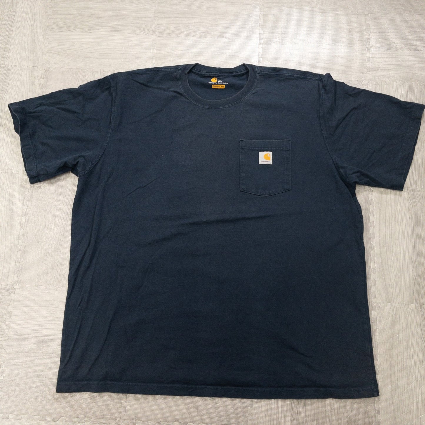 Used Carhartt T-shirts, 12-pack (S-XXL), pre-washed, bulk sale.