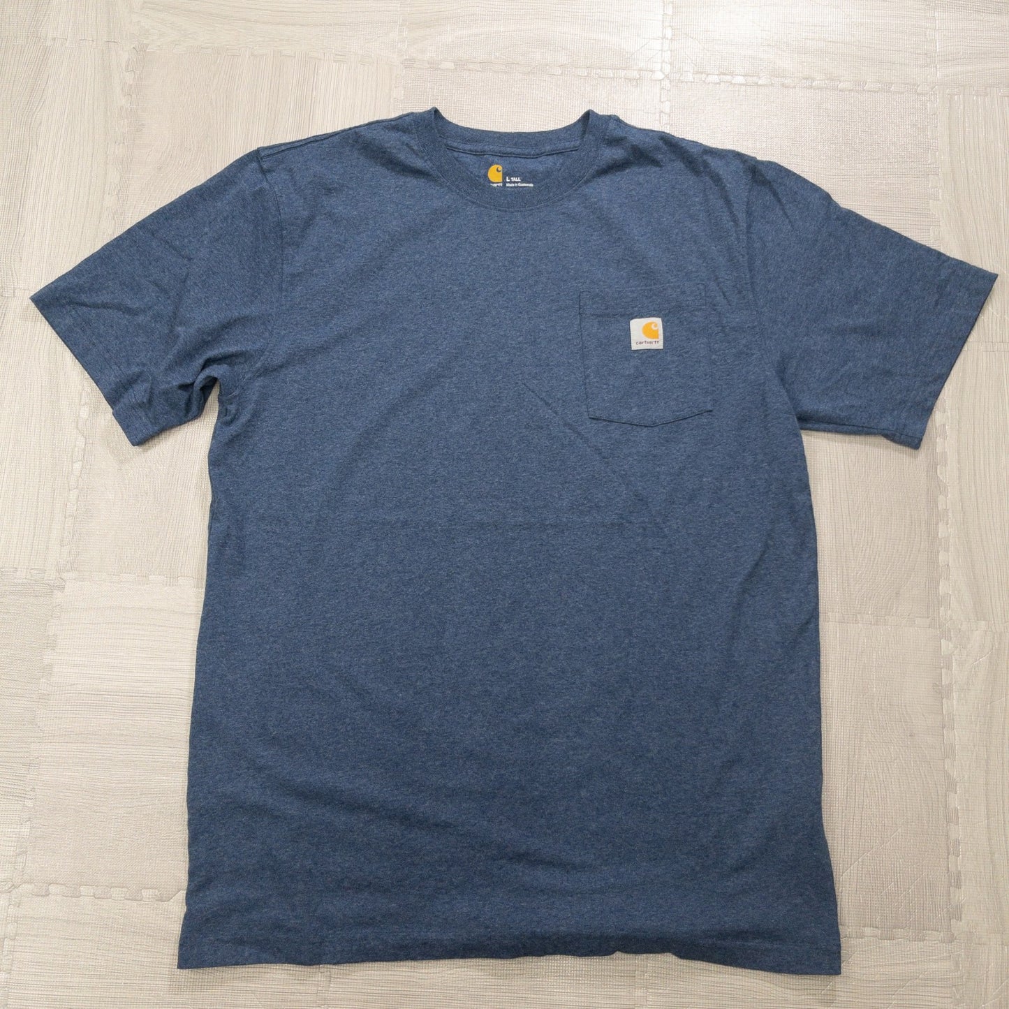 Used Carhartt T-shirts, 12-pack (S-XXL), pre-washed, bulk sale.