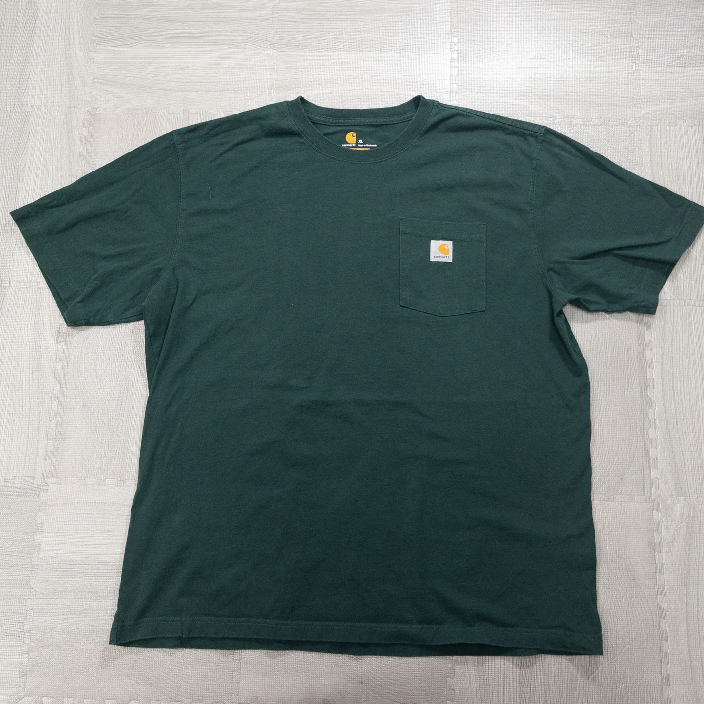 Used Carhartt T-shirts, 12-pack (S-XXL), pre-washed, bulk sale.