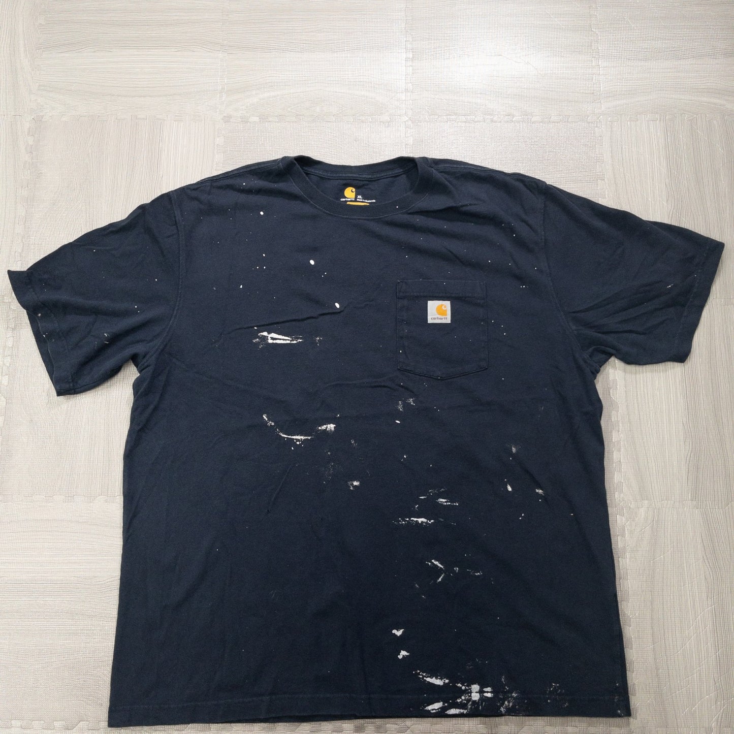 Used Carhartt T-shirts, 12-pack (S-XXL), pre-washed, bulk sale.