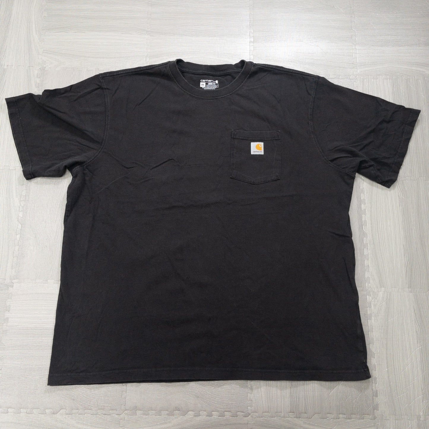Used Carhartt T-shirts, 12-pack (S-XXL), pre-washed, bulk sale.
