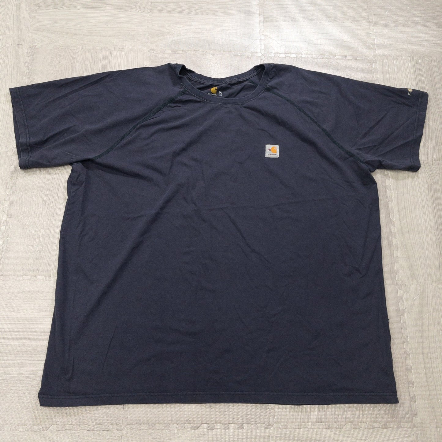 Used Carhartt T-shirts, 12-pack (S-XXL), pre-washed, bulk sale.
