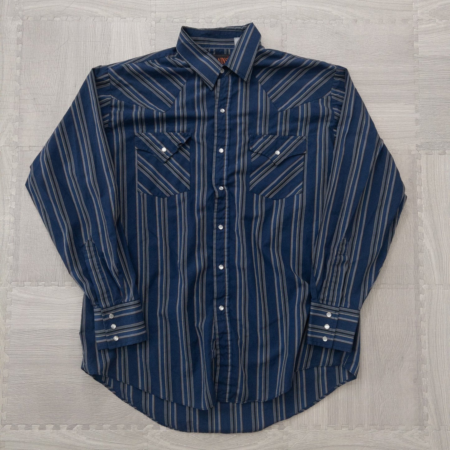 Used clothing wholesale, bulk sale, washed, mixed-brand long-sleeve western shirts, 15-piece set (M-XL), including Wrangler and Woolrich styles.