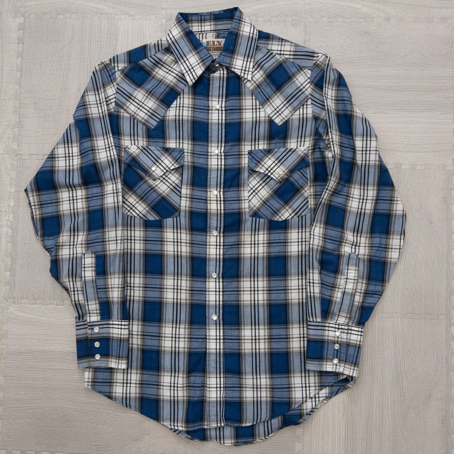 Wholesale Used Clothing, Mixed Brands, Long Sleeve Western Shirts, 15-Piece Set (S-XXXL), Wrangler, Woolrich, etc.