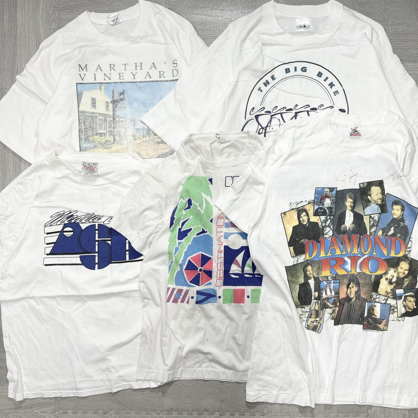 Wholesale Used Clothing, Bulk Sale, Washed 90s White and Gray T-Shirts, Set of 20 (M-XXL)