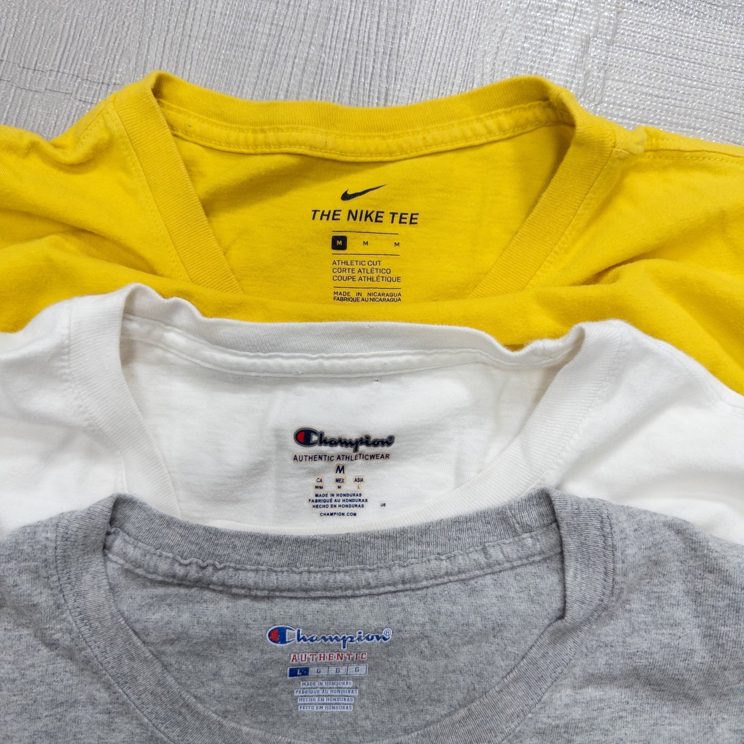 Used clothing wholesale, bulk sale, washed, mixed-brand long-sleeve T-shirts (12-pack, M-XXL) from Nike, Champion, and more.