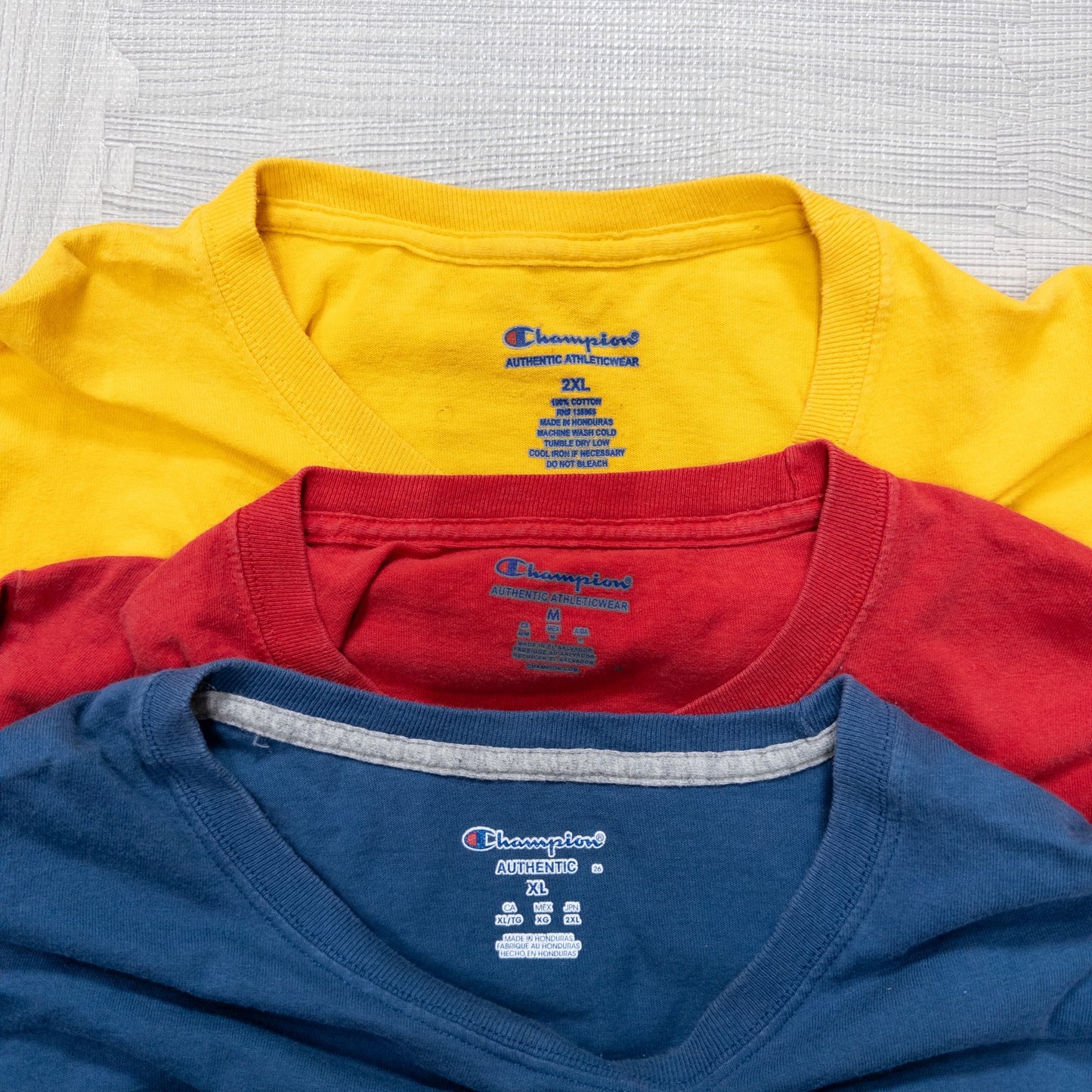 Used clothing wholesale, bulk sale, washed, mixed-brand long-sleeve T-shirts (12-pack, M-XXL) from Nike, Champion, and more.