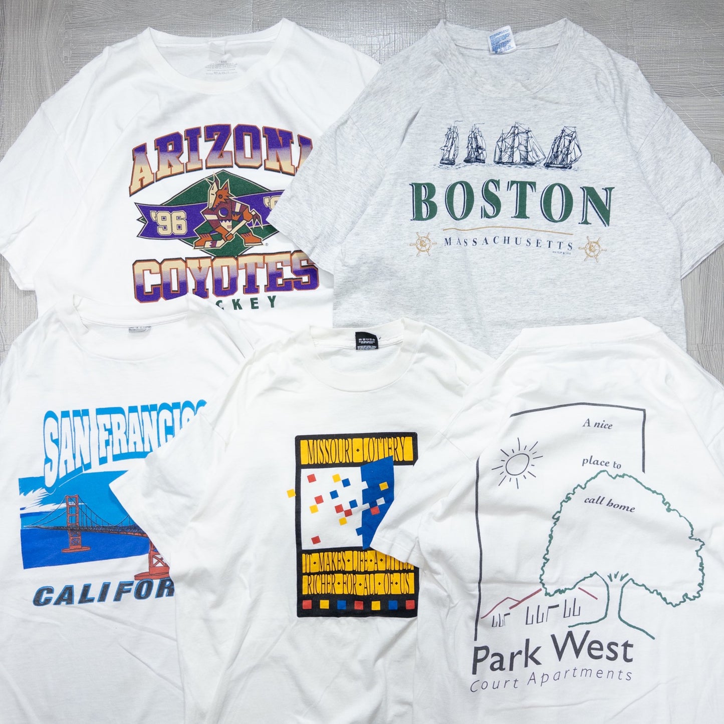 Wholesale Used Clothing, Bulk Sale, Washed 90s White and Gray T-Shirts, Set of 20 (M-XXL)