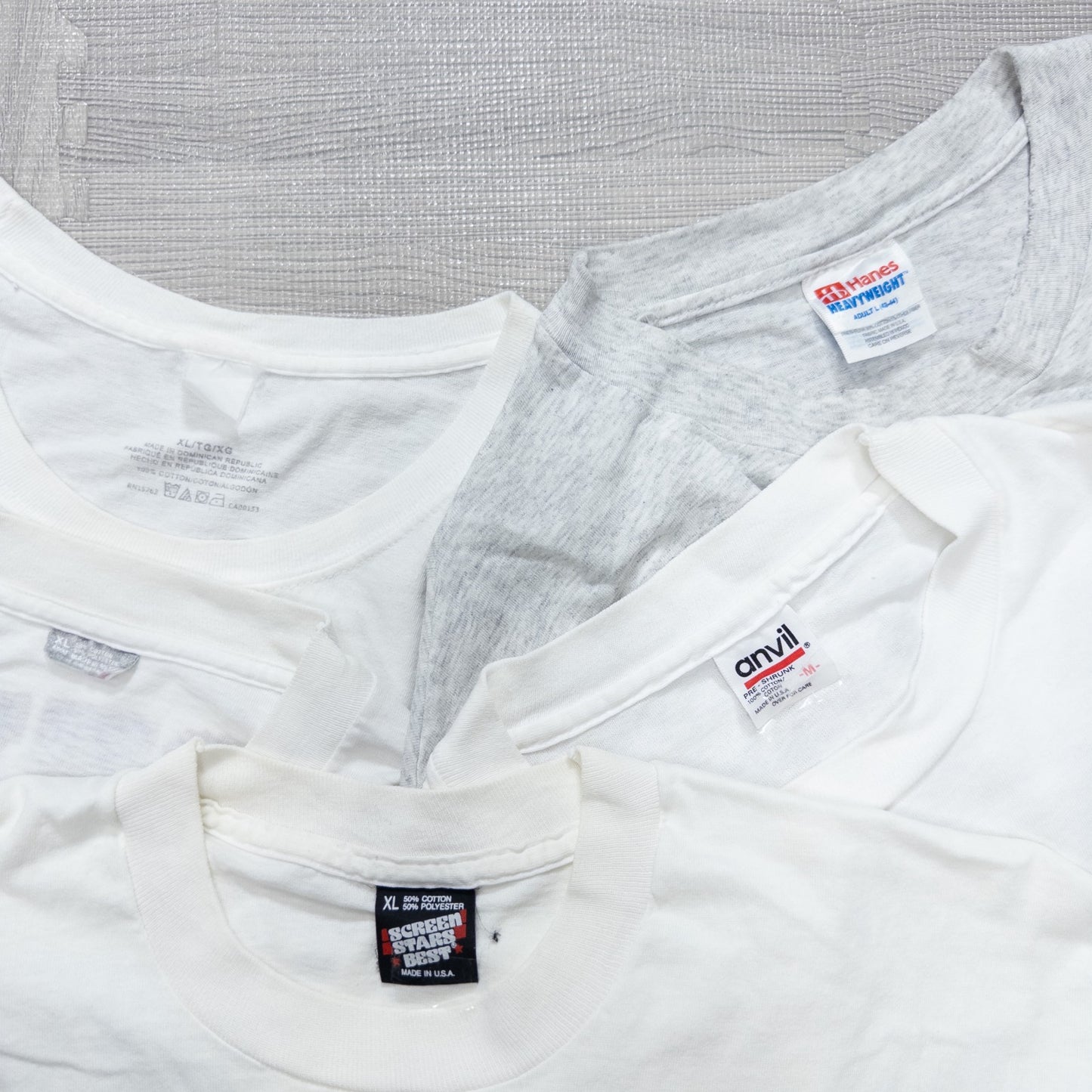 Wholesale Used Clothing, Bulk Sale, Washed 90s White and Gray T-Shirts, Set of 20 (M-XXL)