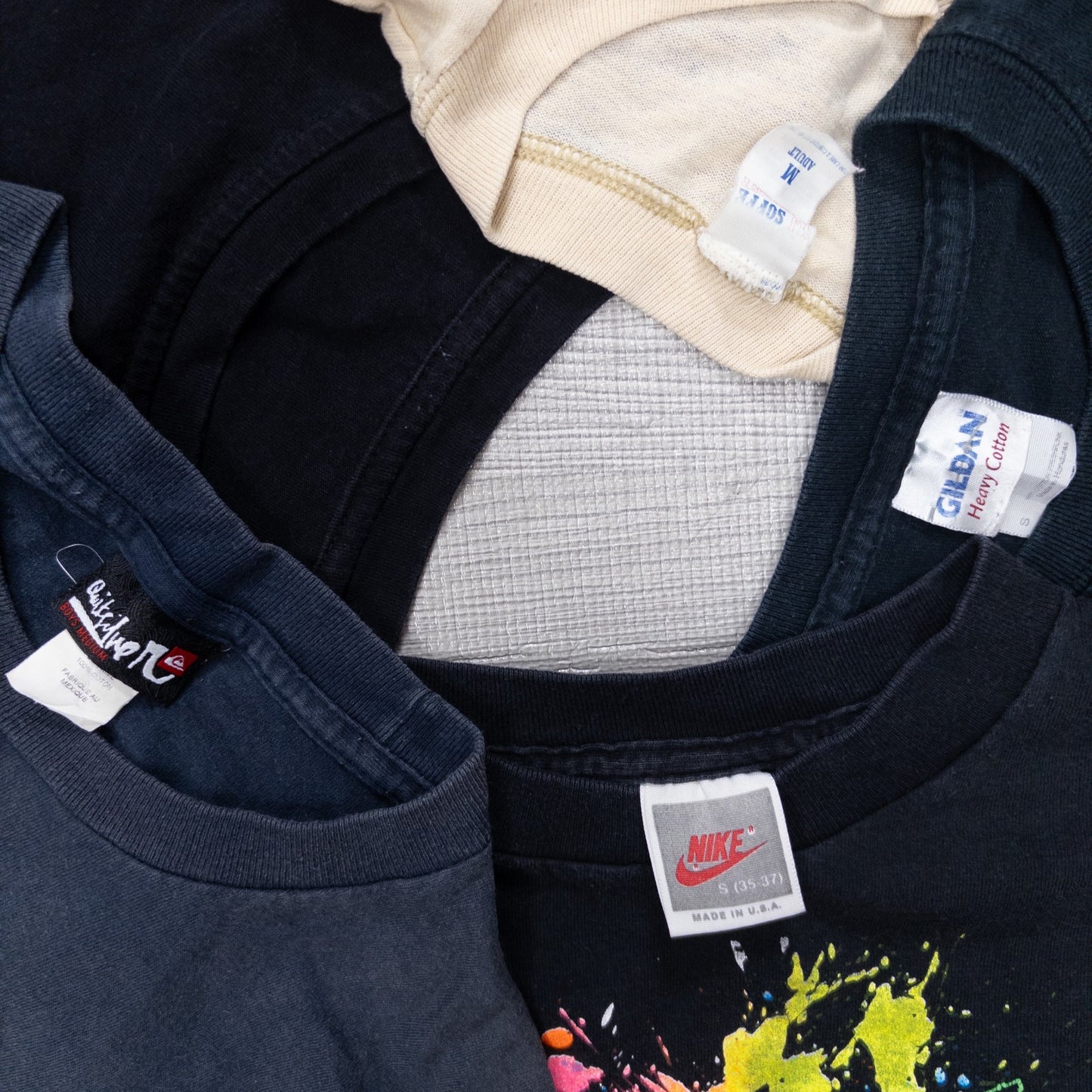 Used clothing wholesale bulk sale. Washed short-sleeved T-shirts in sizes S and smaller for men, women, and kids. Set of 20 (XS-M). Product code: w731001