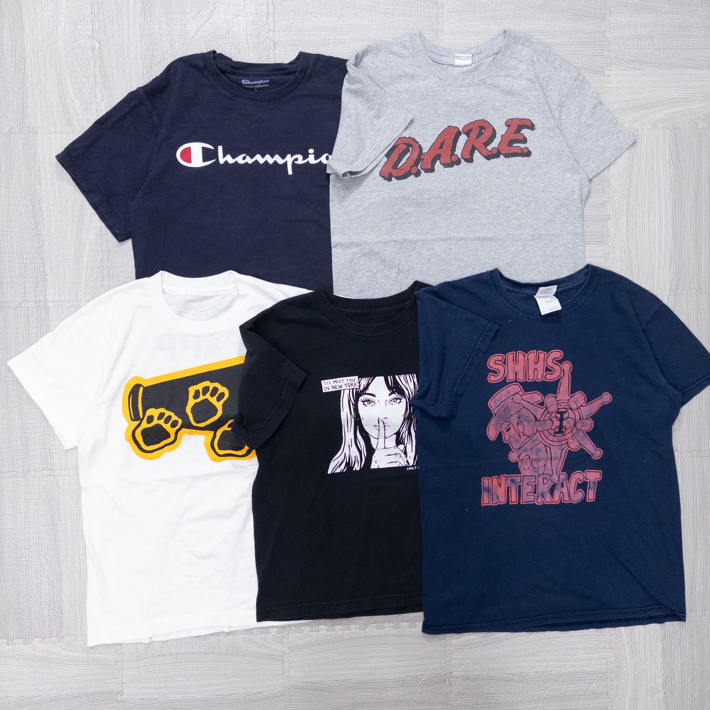 Used clothing wholesale bulk sale. Washed short-sleeved T-shirts in sizes S and smaller for men, women, and kids. Set of 20 (XS-M). Product code: w731001