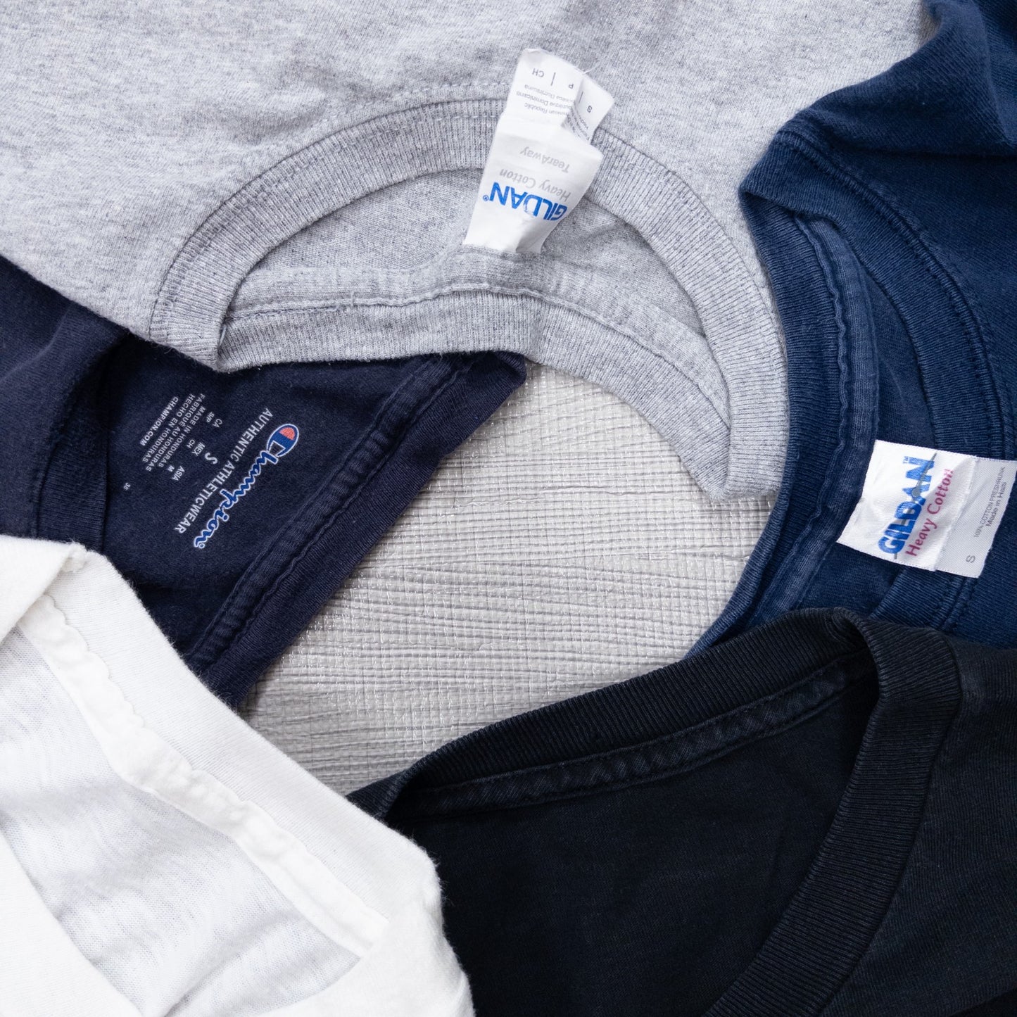Used clothing wholesale bulk sale. Washed short-sleeved T-shirts in sizes S and smaller for men, women, and kids. Set of 20 (XS-M). Product code: w731001