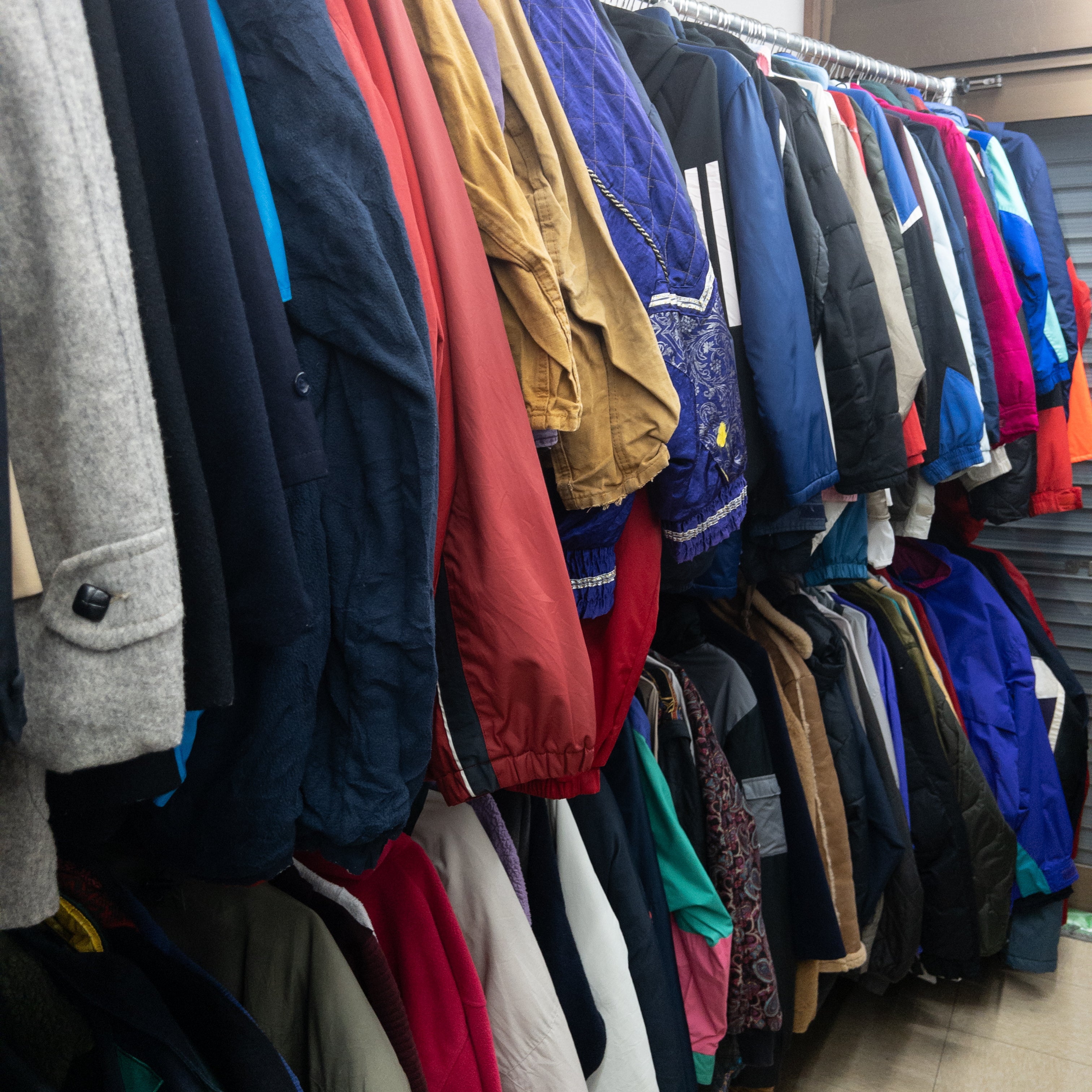 ガレージセール おはようございます！ ガレージセール1日目🍃 朝早くから並んで