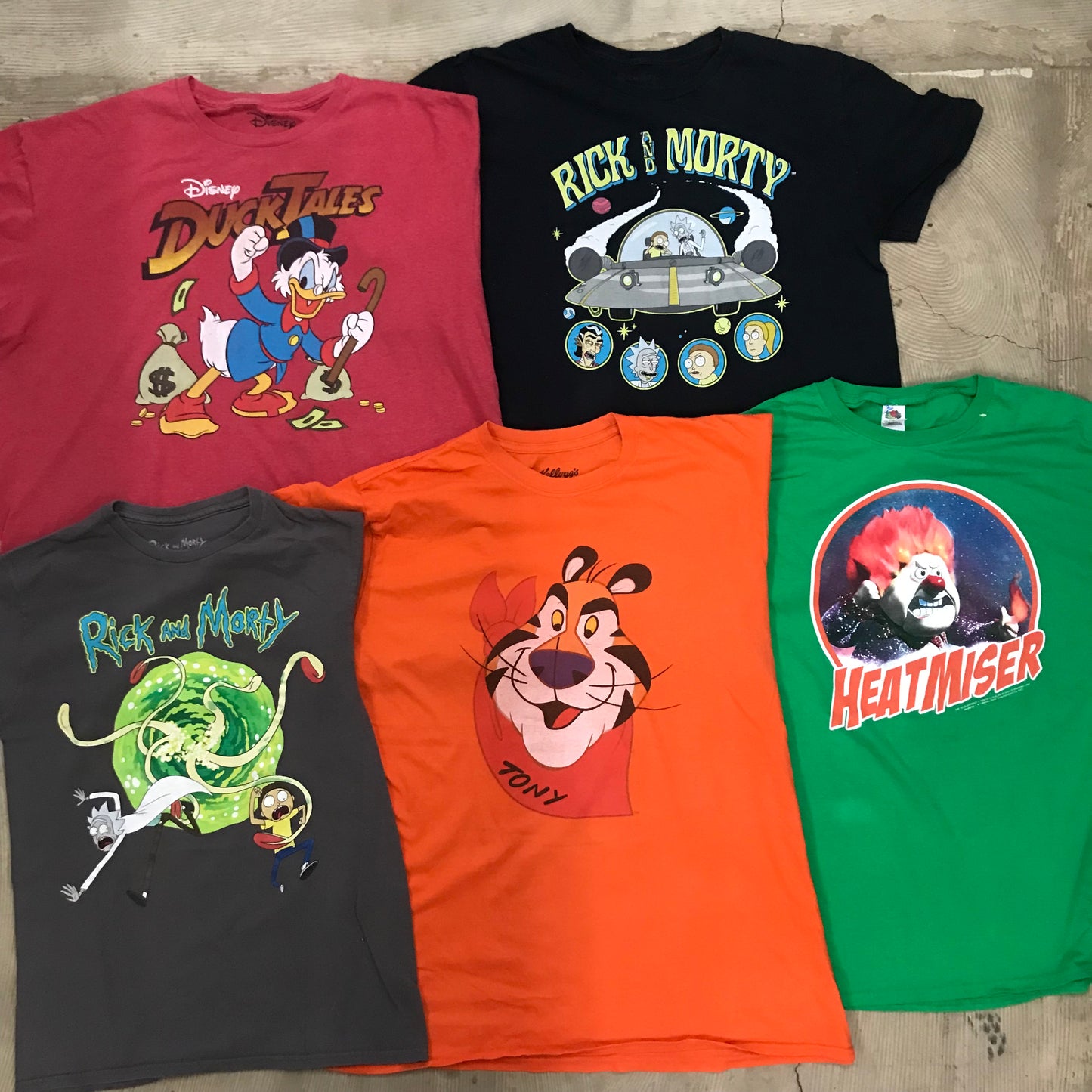 [現物] キャラクターTシャツ 20pcs H0803003