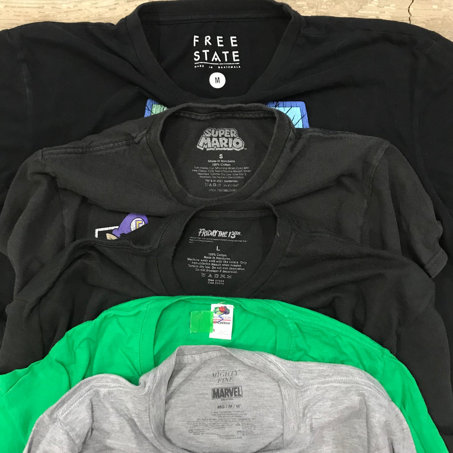 [現物] キャラクターTシャツ 20pcs H0803004